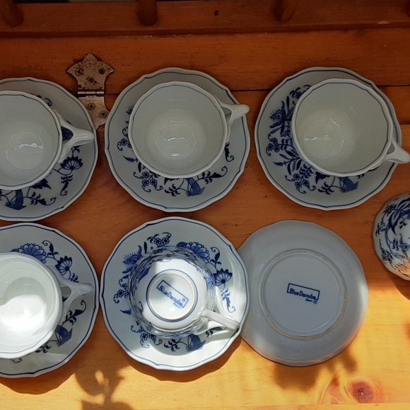 Blue Danube tea cups and saucers ser of 6 - Picture 7 of 7